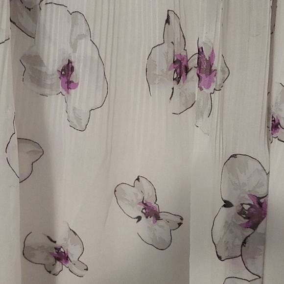 Floral Blouse from Banana Republic - Picture 2 of 3